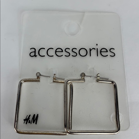 3 Pairs of H&M Earrings - Picture 4 of 4